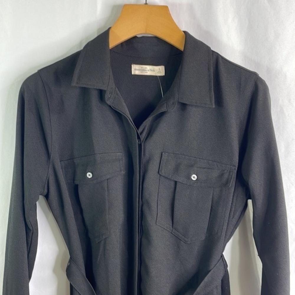 NWT Abercrombie and Fitch black crêpe shirt dress